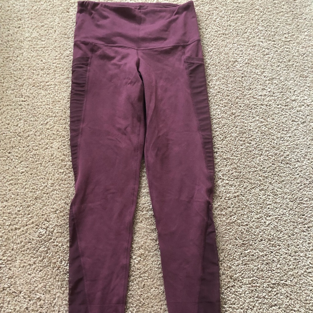 Women’s full length workout leggings.